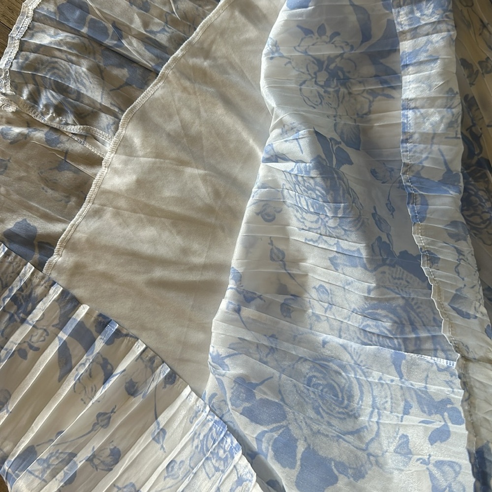 ☀️White and blue floral dress - Picture 10 of 10